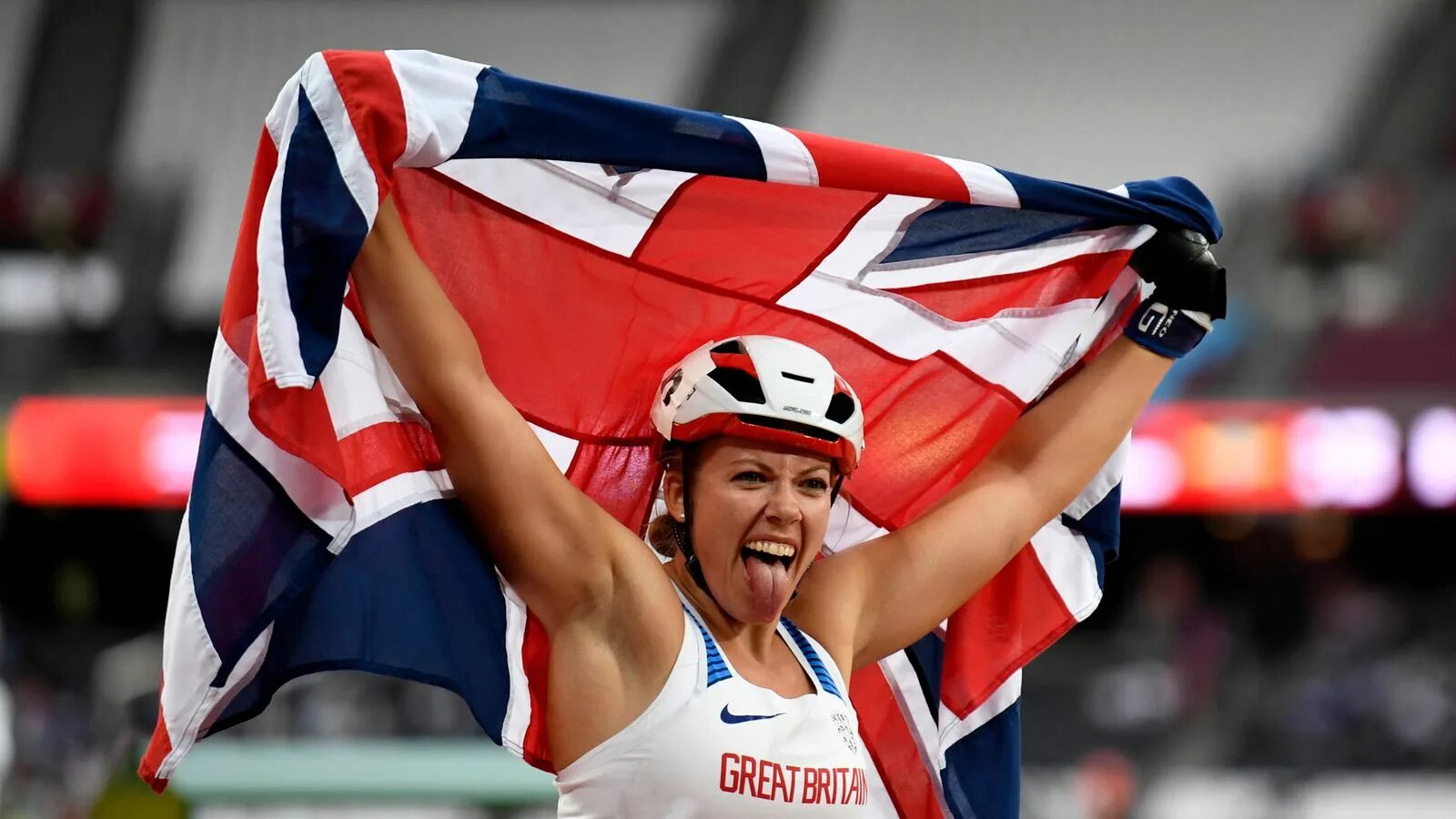 She from great britain. Спорт в великобритании. sport in great britain. спорт в великобритании картинки. необычный спорт в великобритании.