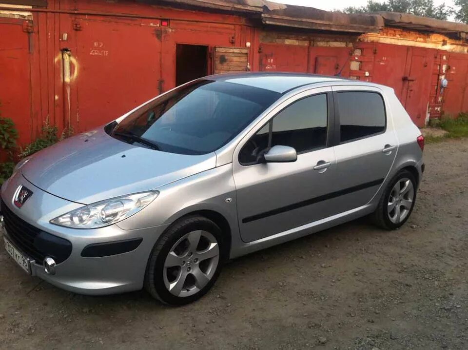 Пежо 307 r16. Пежо 307 r17. Диски черные bbs на пежо 307. Пежо 307 r16. Peugeot 307sw 2004.