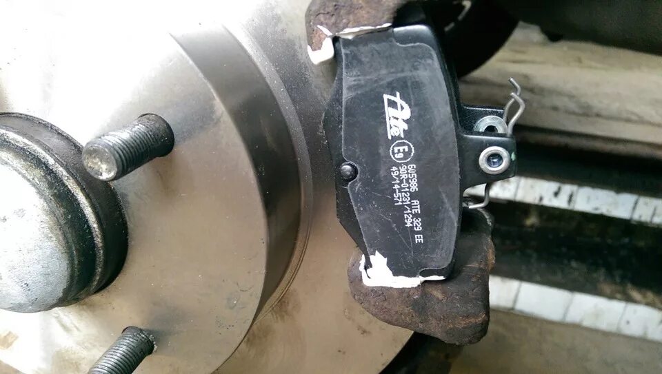 Замена задних суппортов))))) - Nissan Primera (P11), 2 л, 2001 года своими рукам