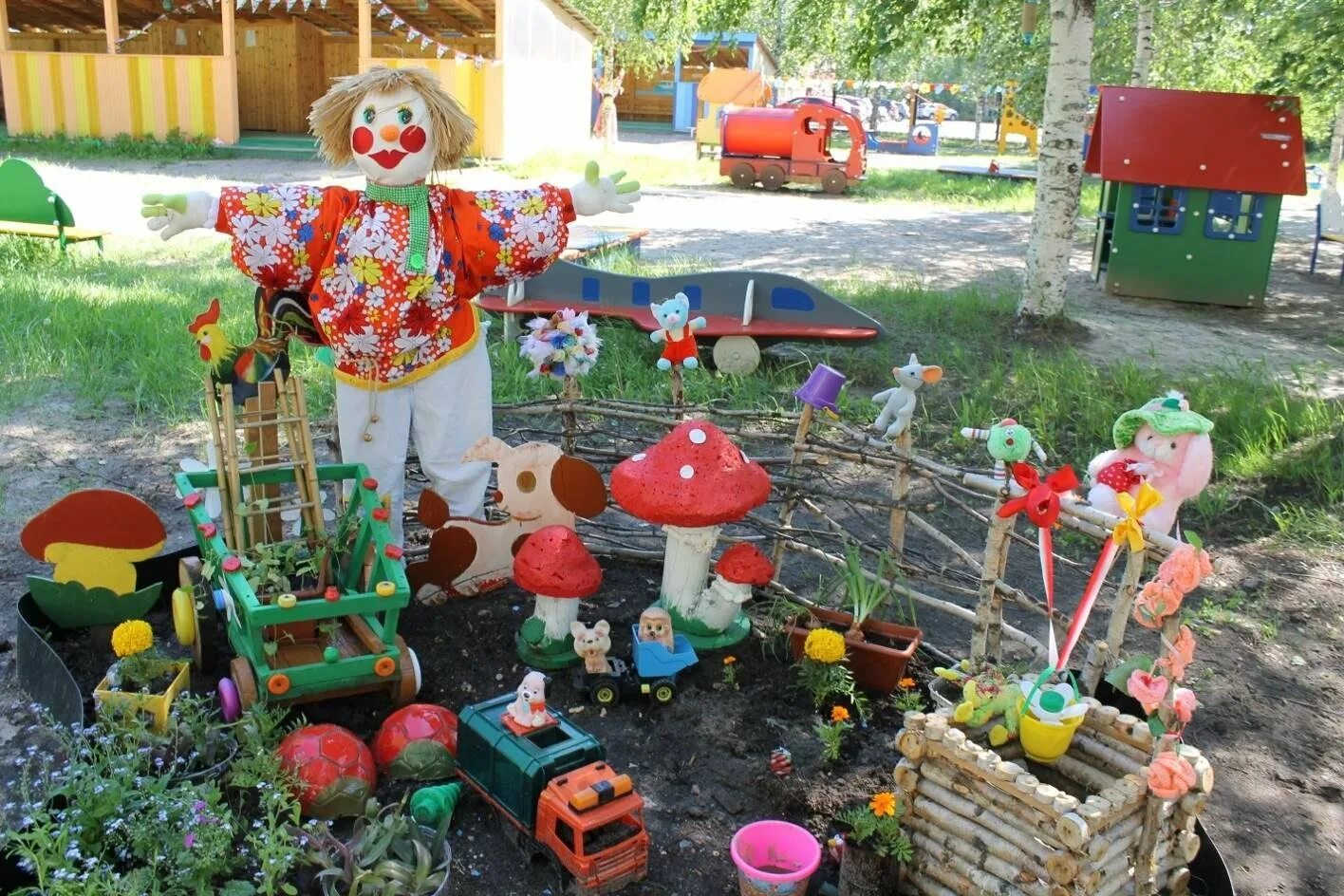 Украшение прогулочного участка в детском саду. Лучший участок доу. Украсить детскую площадку в детском саду. Участок в детском саду. Лучший участок доу.