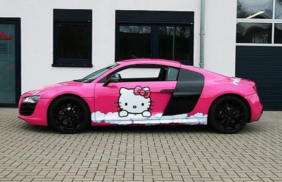 Машина хеллоу. Audi r8 Pink. Audi r8 Vinyl. Розовая машина с Хеллоу Китти. Ауди р8 розовая.