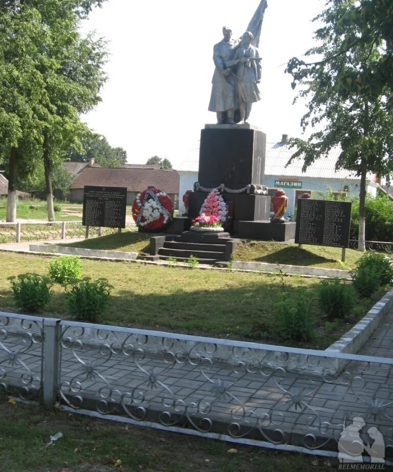 Деревня татарка. Татарка (Осиповичский район). Увельский район д татарка. Братская могила в Могилевской области село Обидовичи. Сухлово Осиповичский район кладбище.