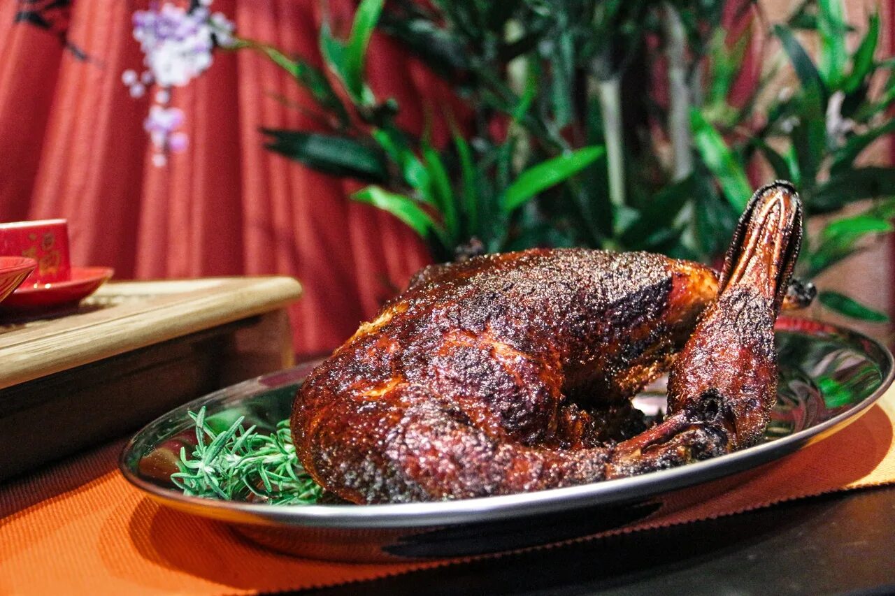 Пицца с уткой по пекински. Китайская кухня утка по пекински. Утка по пекински. Пицца утка по пекински. Подробный рецепт утки по-китайски.