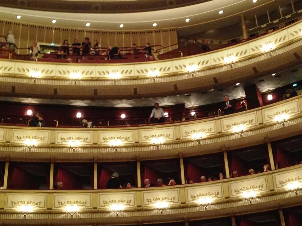 московский театр оперетты бельэтаж. москва театр оперетты основная сцена. театр оперетты балкон. театр оперетты балкон 1 ряд. московский театр оперетты.