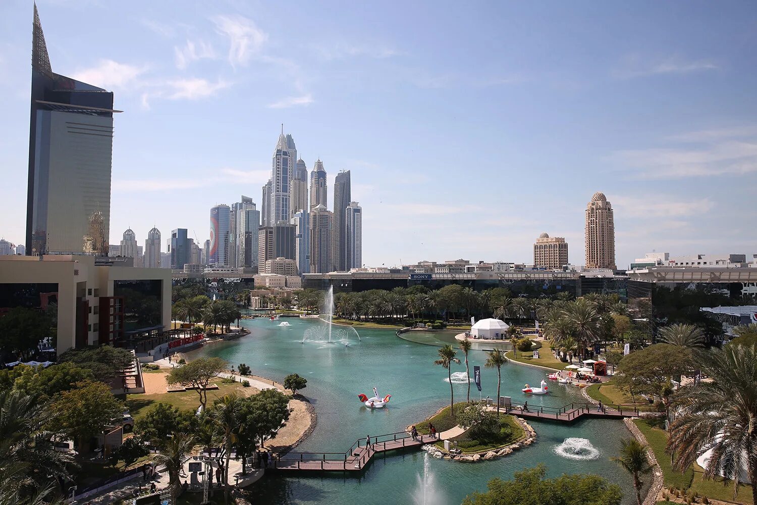 Uae zone. Парк Дубай Медиа Сити. Дубай интернет Сити. Dubai Internet City район. Район Теком Дубай.