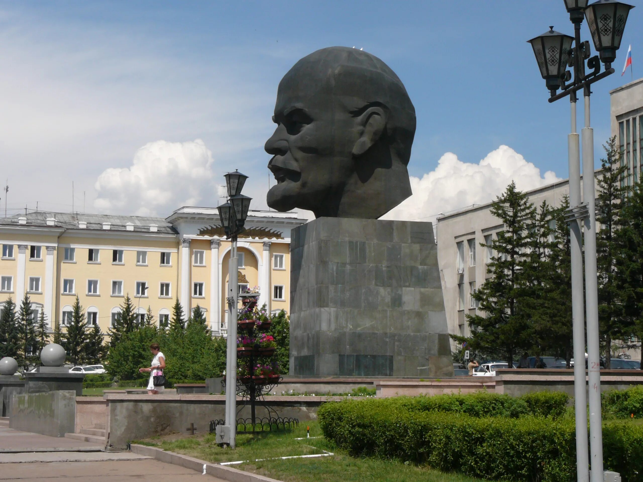 Ленин в улан. Памятник Ленину (Улан-Удэ). Голова Ленина в Улан-Удэ. Памятник Ленину в г Улан-Удэ. Улан Удэ Ленин.