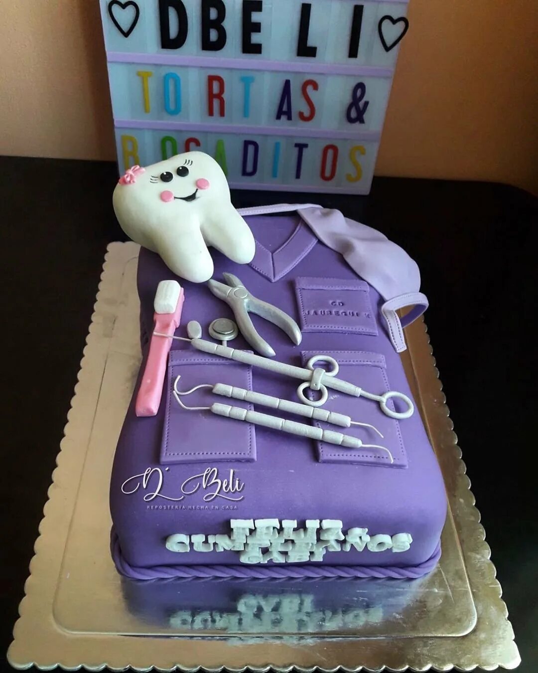 Торт в виде зуба. Торт для врача стоматолога. Торт для врача стоматолога. Торт стоматологу. Торт стоматологу.