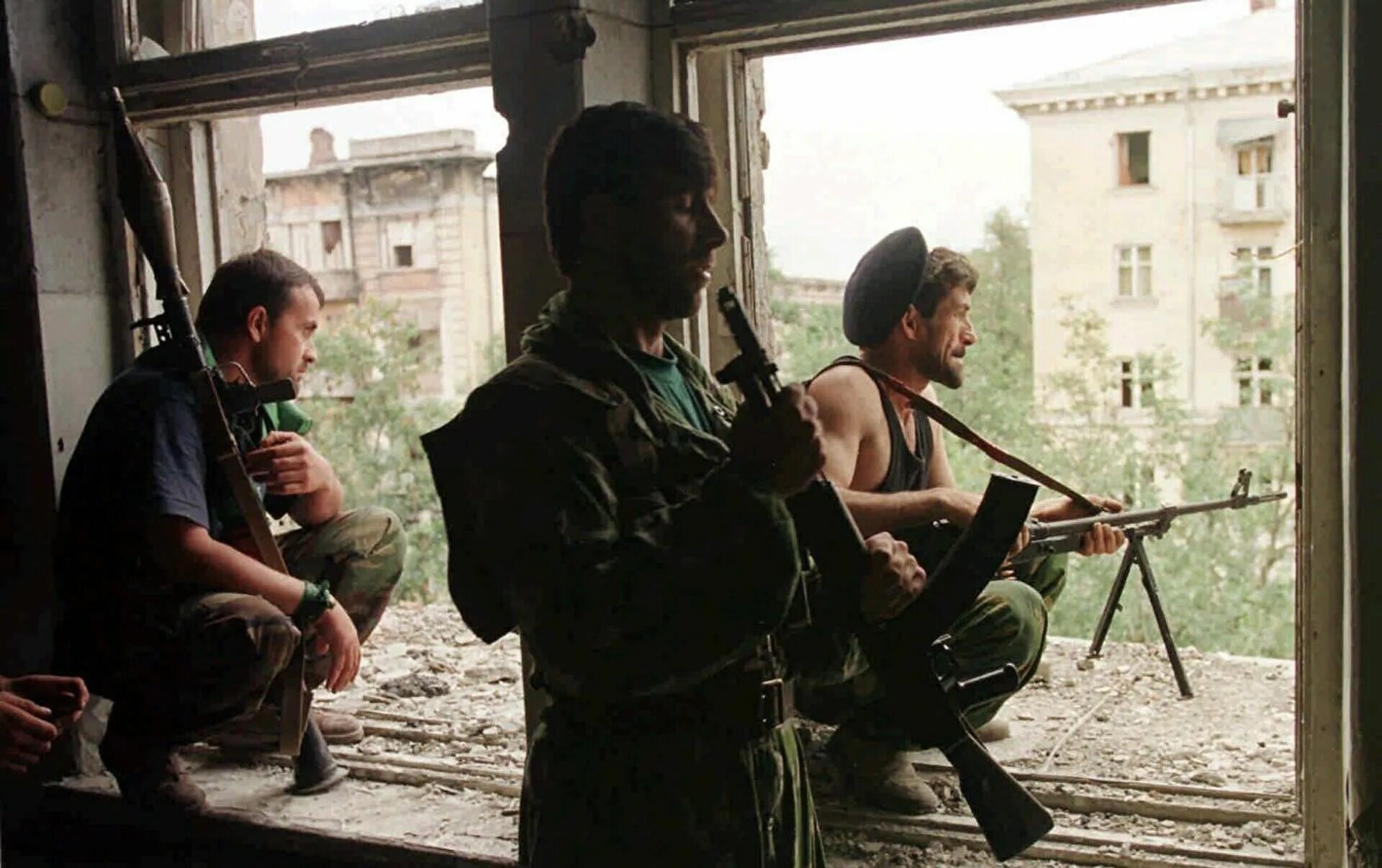 Боевик 1996 года. Актер генерал хаммел скала. Скала 1996 тони тодд. Боевик 1996 года. Стиратель 1996.
