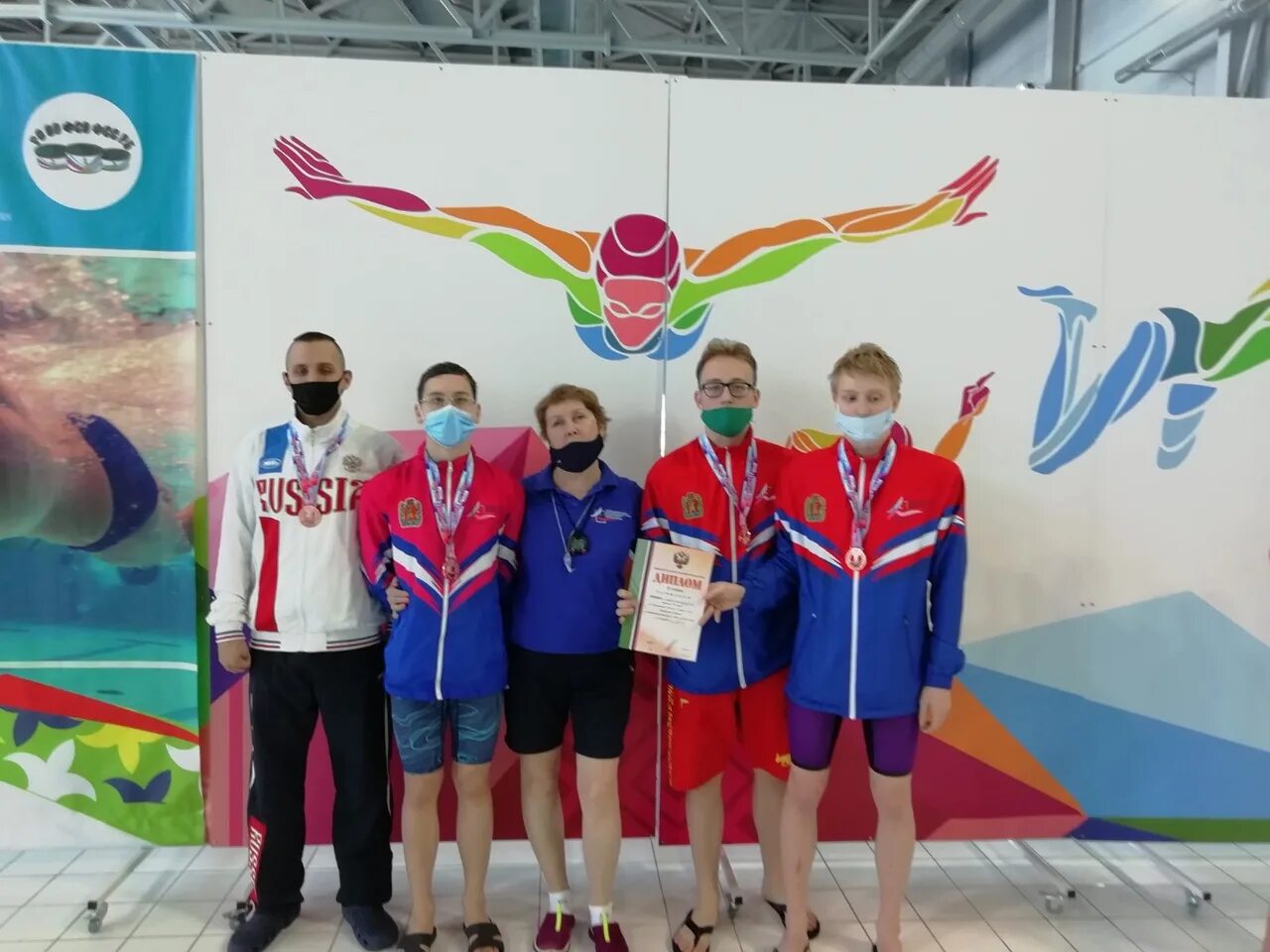 Зимние сельские игры картинка. Сборная красноярского края по плаванию. Крайспорт. Крайспорт. Победа спортсмена.