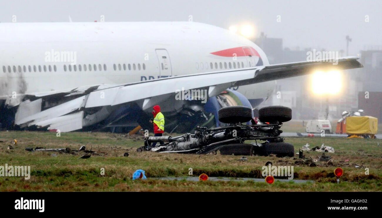 Боинг 777 расследование авиакатастроф. Боинг-777" авифкатастрофа. Боинг 777 Бритиш Эйрвейз катастрофа. Хитроу авиакатастрофа.