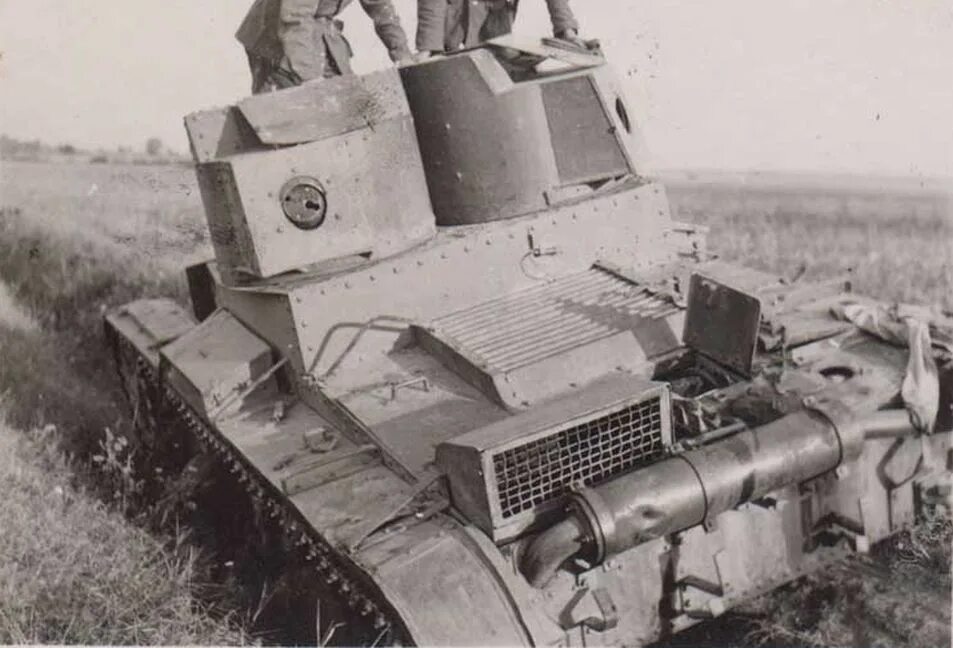 8 т 26. Танк т-26 двухбашенный. Т-26 двухбашенный пулеметный. Командирский двухбашенный т-26. Т-26 двухбашенный обр.1932.