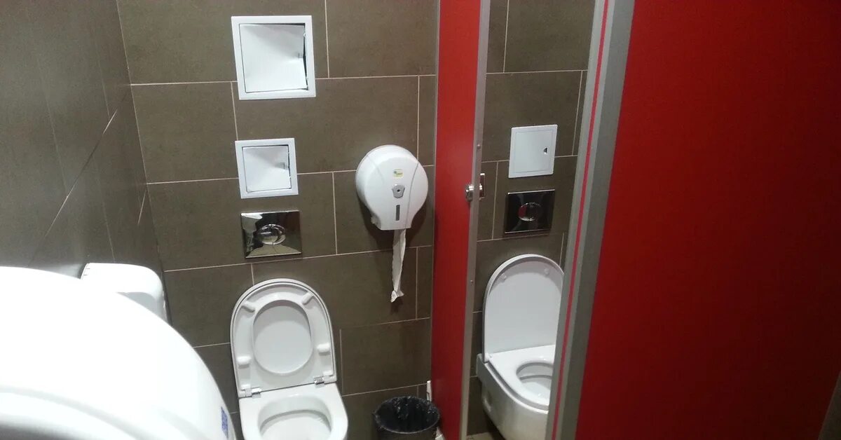 Туалет в бургер кинг. Бургер кинг туалет. Женский туалет бургер кинг. Удичная реклама бургер кинга. Бургер кинг наружная реклама.