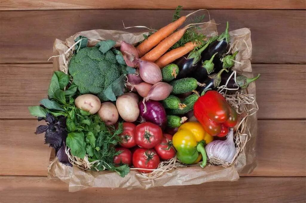 Овощи в ящике. Свежие овощи. Набор овощей. Свежие овощи и фрукты.