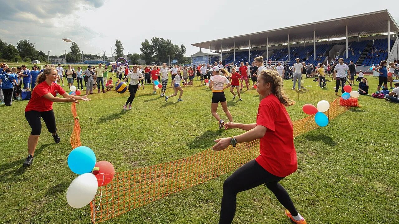 Какого числа день спорта. Спортивные мероприятия. Спортивный праздник. Празднование дня физкультурника. Спортивные мероприятия стадион.