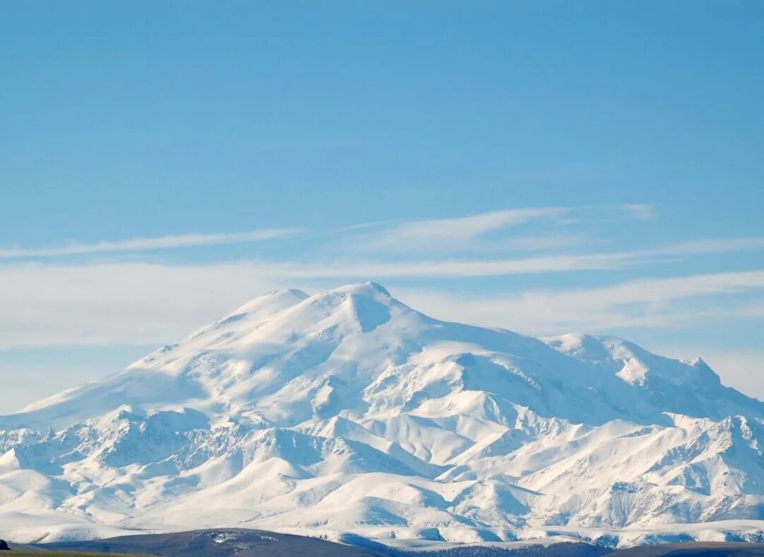 The highest mountain in europe. Вулкан Эльбрус. Эльбрус это вулкан или гора. Извержение вулкана Эльбрус. Вулкан Эльбрус фото.