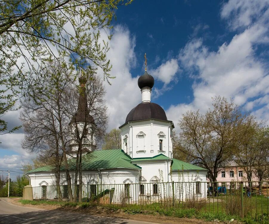 Троицкое московская область фото. Троицкая Церковь (Троицкое, Чеховский район). Село Троицкое Московская область Чеховском районе. Троицкая Церковь в село Троицкое Чеховский район. Трицке Чеховского района Церковь.