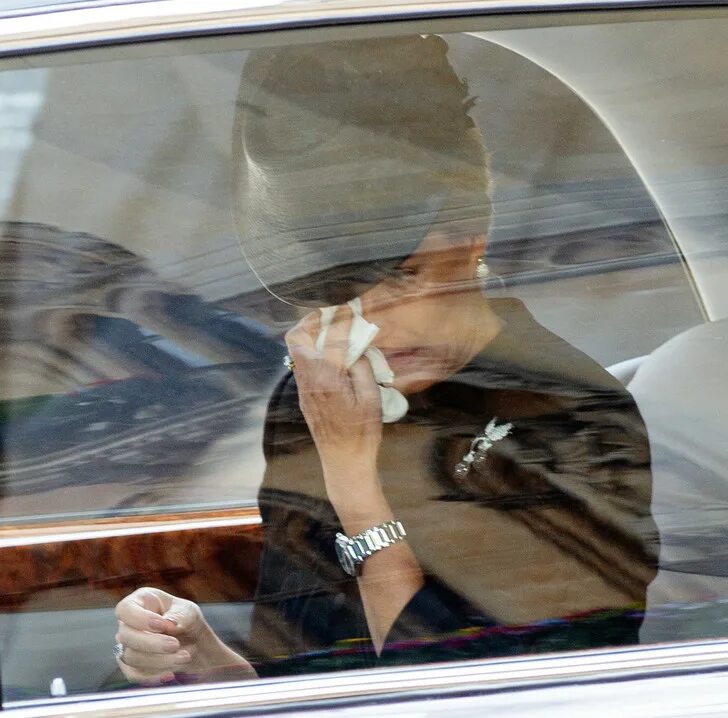 Кейт Миддлтон на похоронах Елизаветы 2. Меган Маркл на похоронах Елизаветы. Кейт на похоронах Елизаветы 2. Похороны королевы Елизаветы 2022- Кейт Миддлтон. Кейт миддлтон жива или умерла