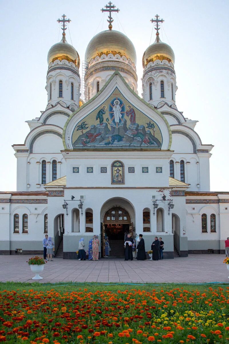 Свято мужской монастырь тольятти. Воскресенский монастырь (Тольятти). Мужской монастырь Тольятти Портпоселок. Церковь мужского монастыря Тольятти. Воскресенский мужской монастырь Тольятти.