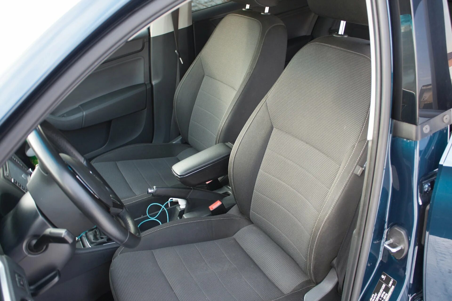 Сиденья шкода рапид 2. Спортивные сиденья шкода рапид 2020. Сидения skoda rapid. Skoda rapid кожаный салон. Кресла шкода рапид.