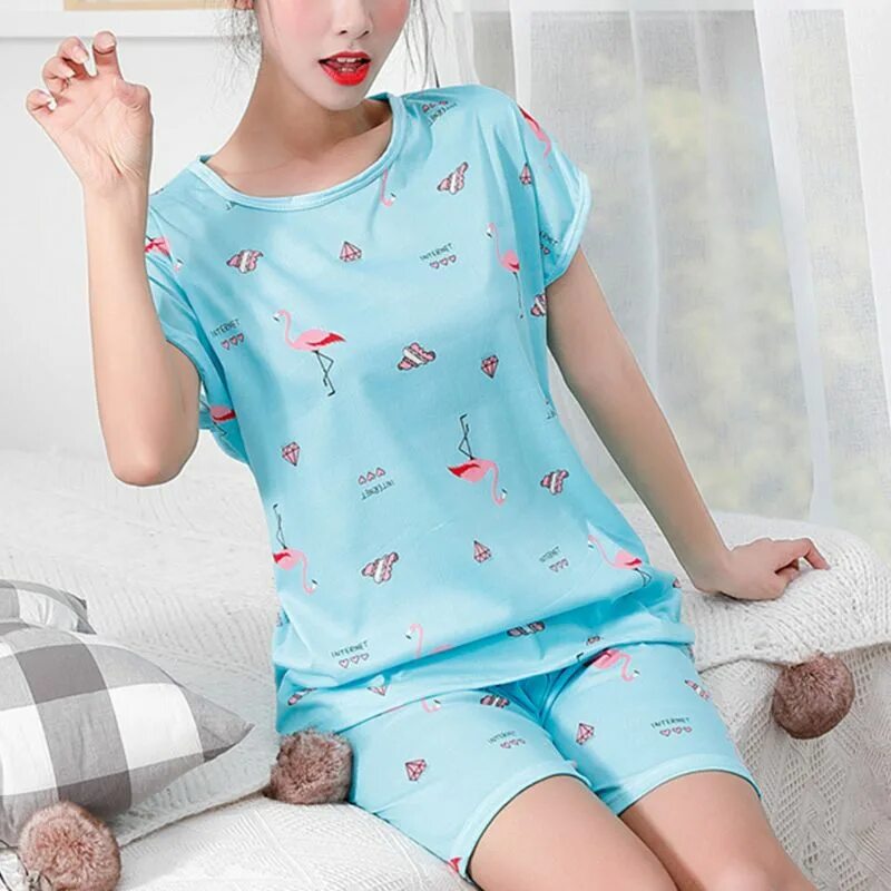 Стильная женская пижама. Сделай пижаму. Коллекция пижам. Сделай пижаму. Девушка в пижаме.