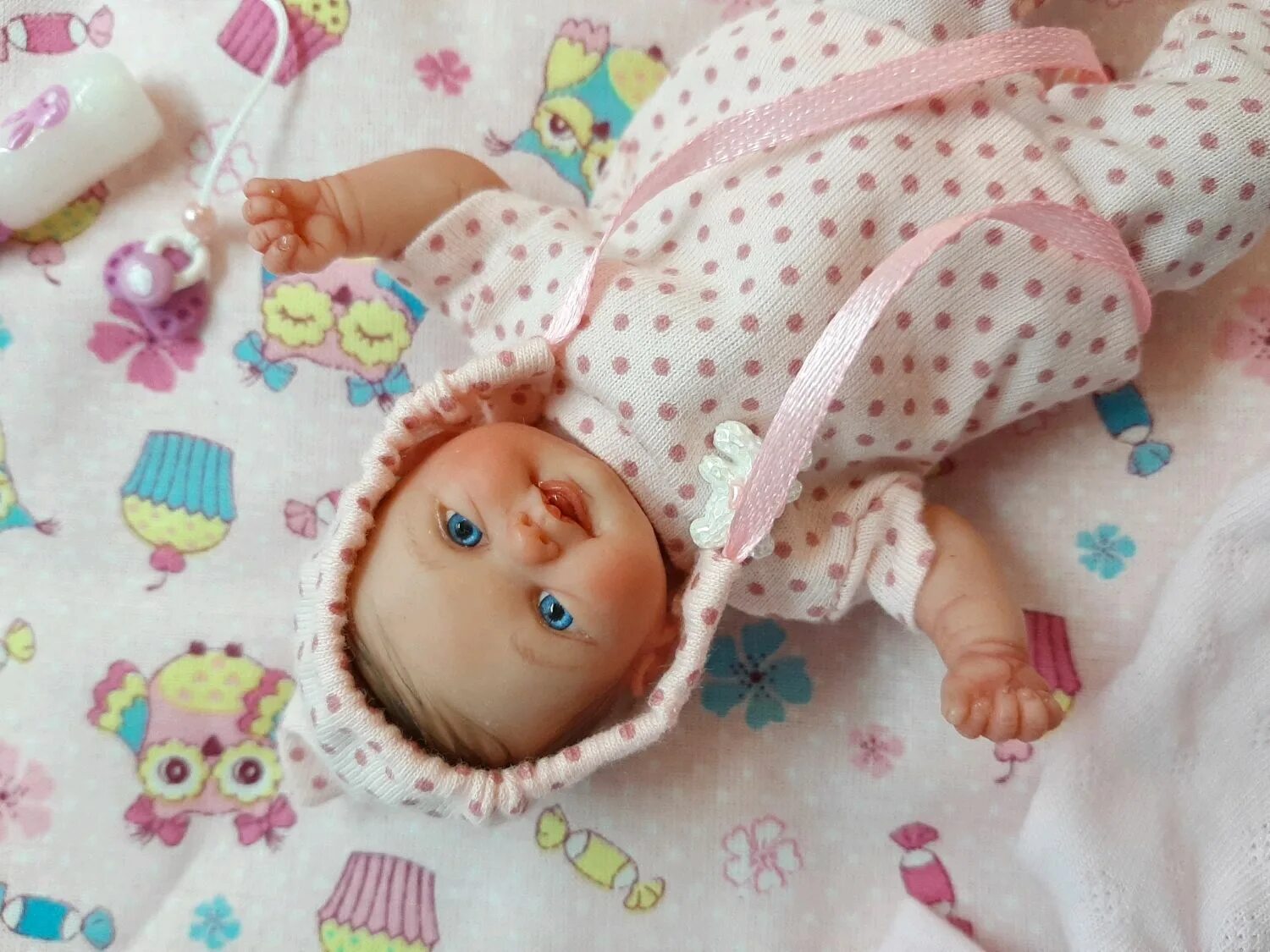 Из глины куклы реборн. Мини реборна. Мини реборны из полимерной глины. Мини реборн из полимерной. Из глины куклы реборн.