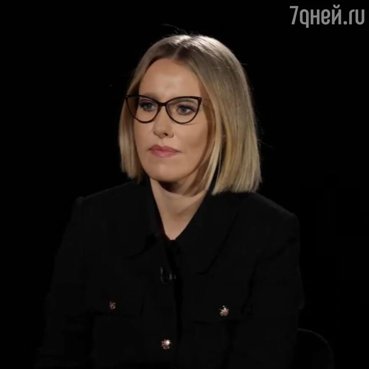 Передачи ксении собчак. Собчак прическа. собчак с новой прической. новая стрижка собчак фото.