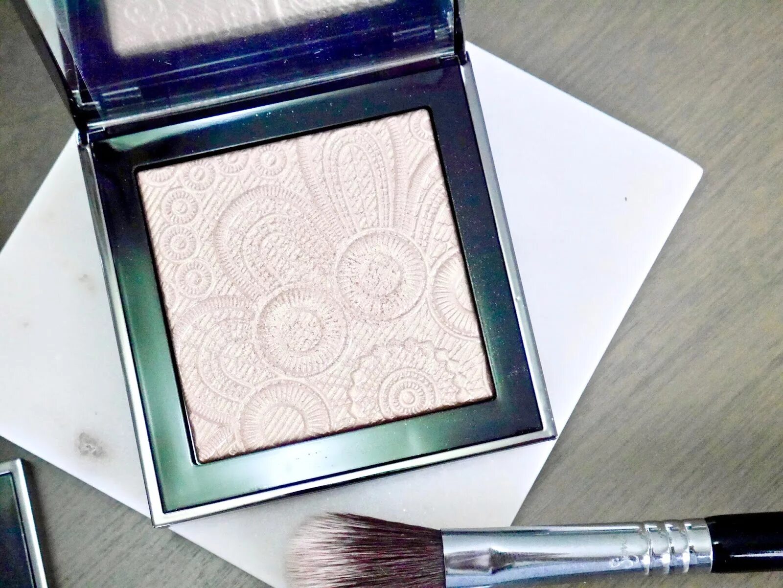 Glow highlighter. Burberry fresh glow highlighter. burberry хайлайтер 03. burberry rose gold хайлайтер. burberry хайлайтер fresh.