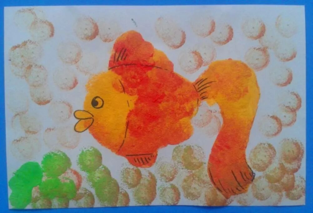 Рыбка вторая младшая группа. Колдина рисование Золотая рыбка. Нетрадиционное рисование рыбки. Рисование рыбки в средней группе. Рисование рыбки нетрадиционной техникой.