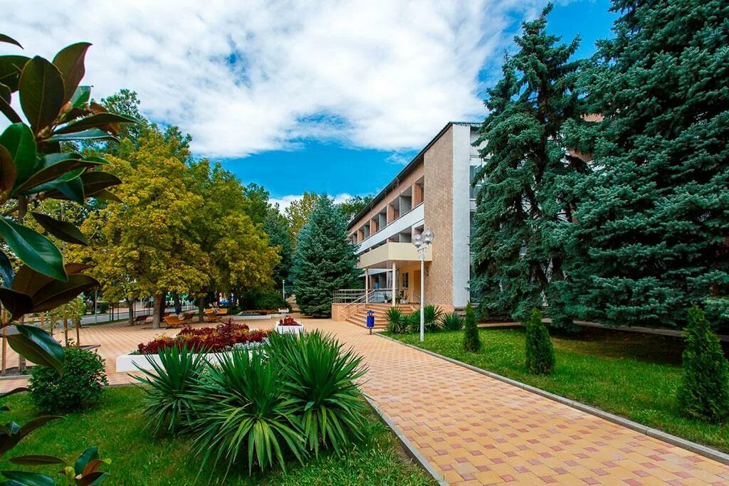 Фото территории пансионата "Приморский"