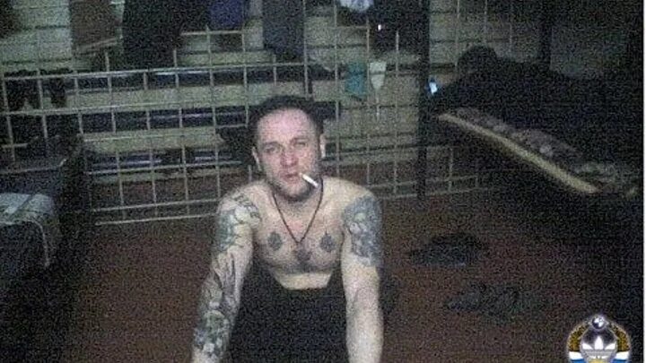 Русский зэк. Ну зэк. Ну зэк. Человек за решеткой. Зек.