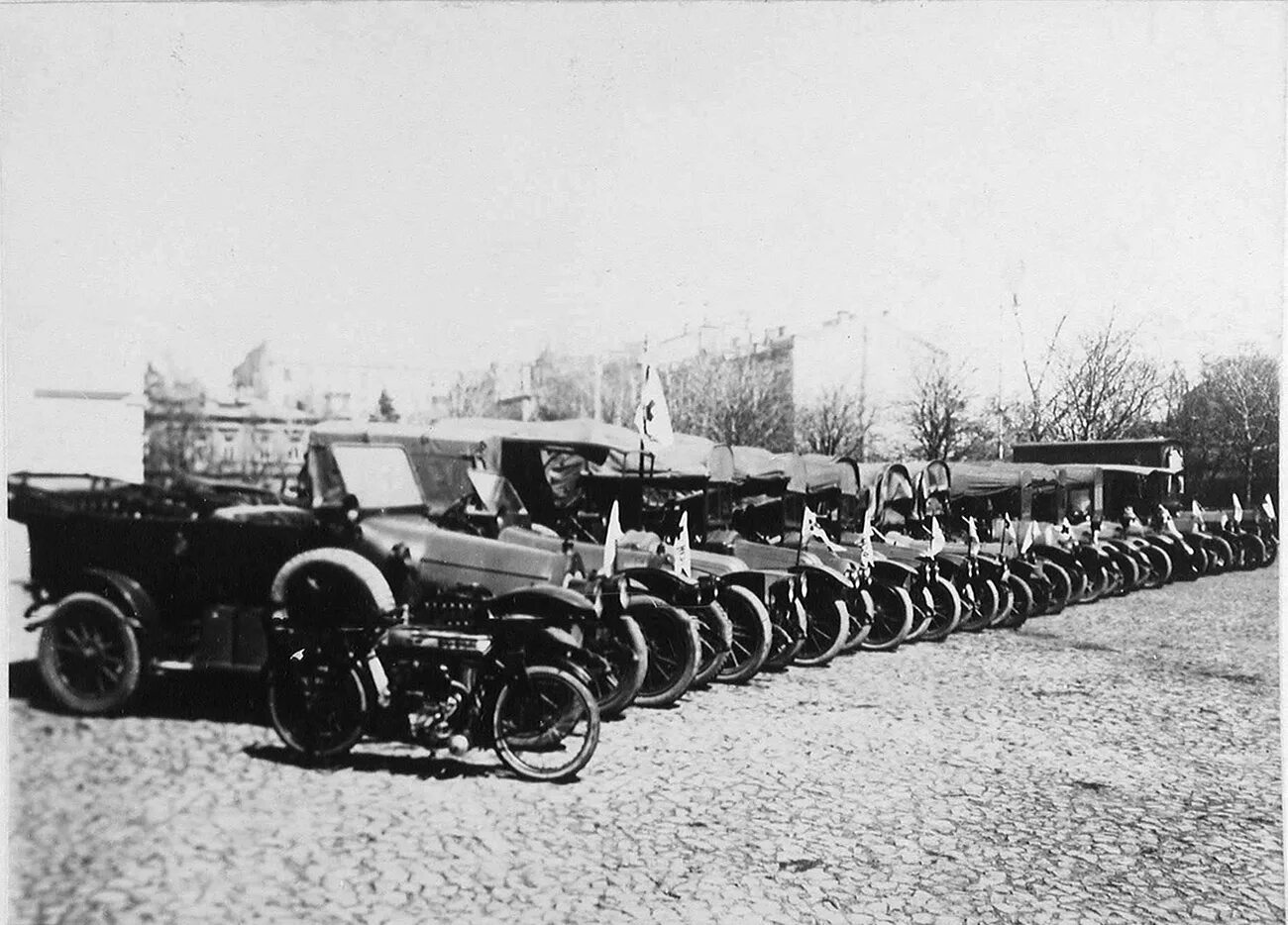 Автомобили рота. Руссобалт автомобиль 1914. ПМВ Руссо Балт санитарный. Руссо-Балт е15/35. Руссо-Балт 1916.