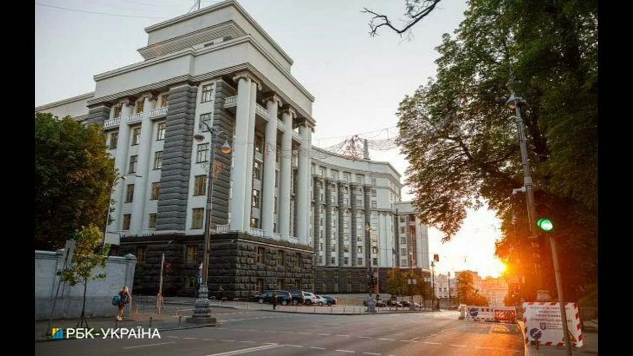 Здание совета министров украины. Белый дом хабаровск правительство. Здание кабинета министров. Правительственный квартал киев. Украинское правительство здание.