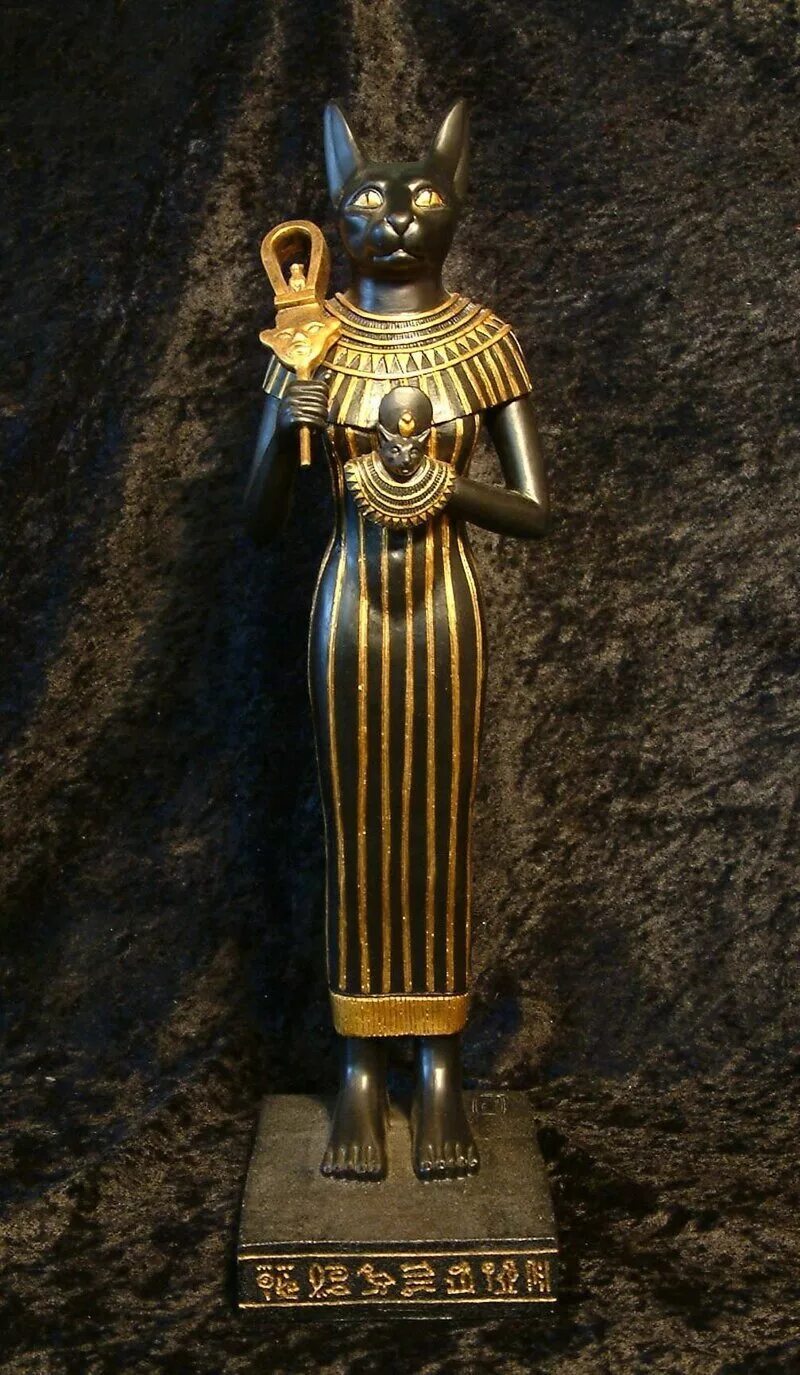 Бог баст. Бастет богиня. Бастет богиня Египта. Богиня Бастет в древнем Египте. Египетская богиня кошка Бастет.