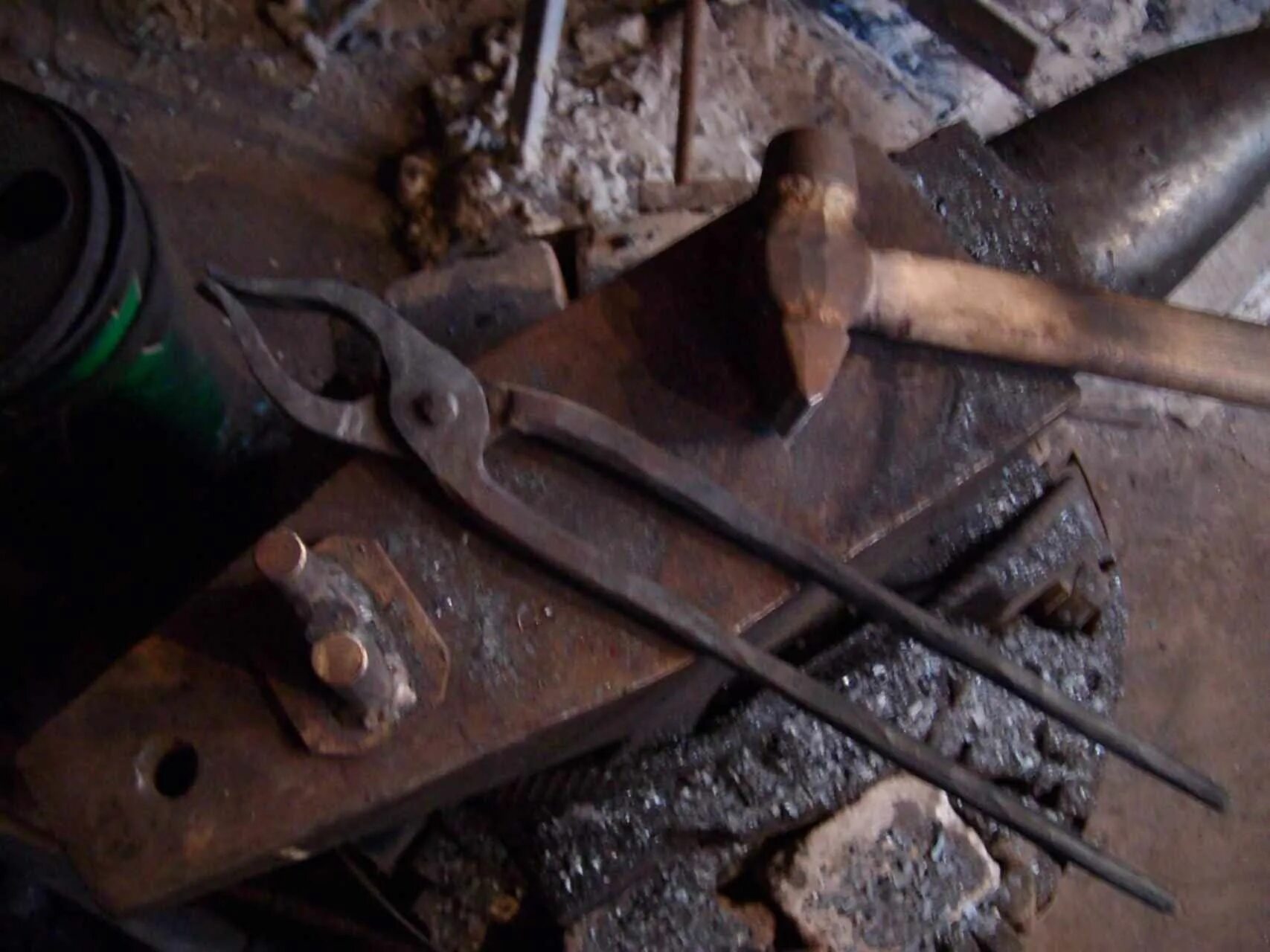 New blacksmiths tongs, made by us to be used by us Blacksmith tongs, Blacksmithi
