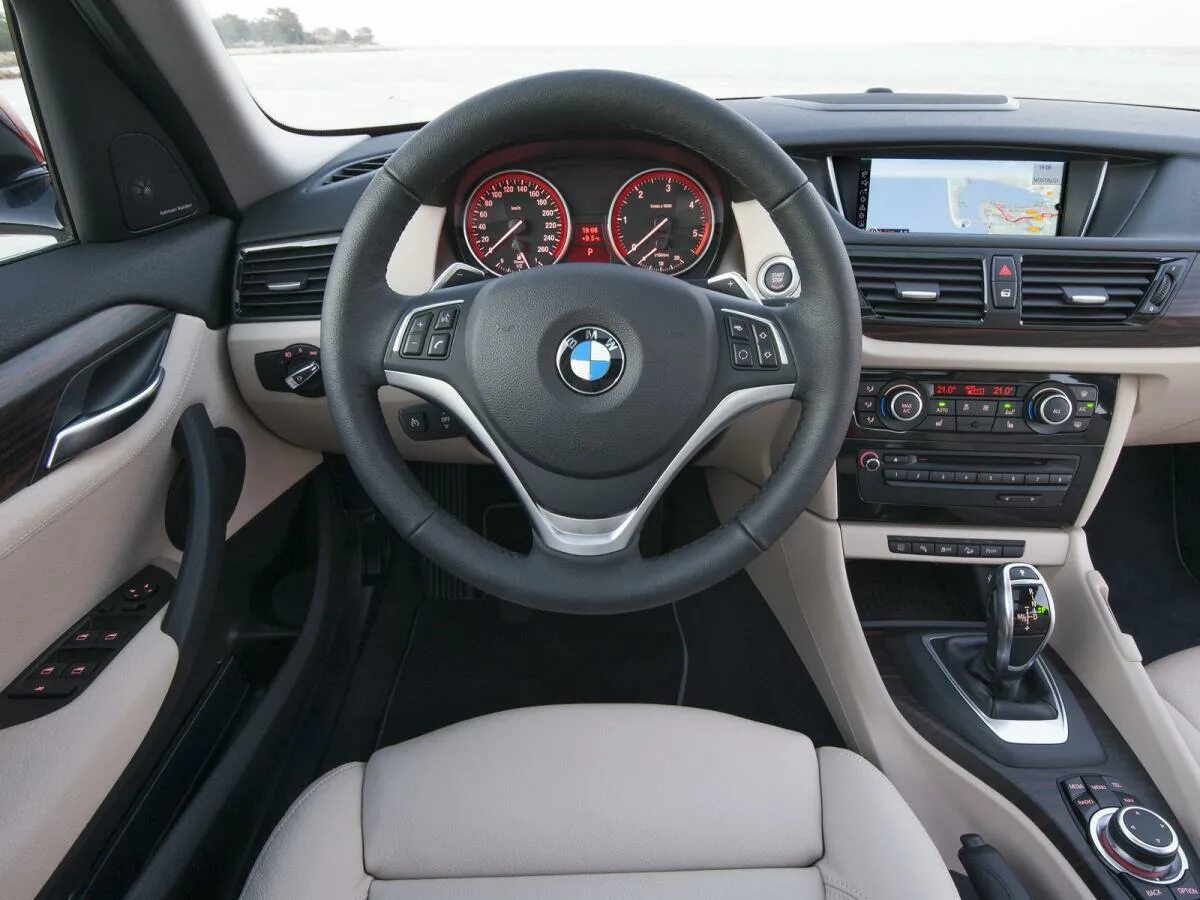 Защитная статическая пленка для экрана мультимедиа 10.2' на BMW X1 (глянцевая) -