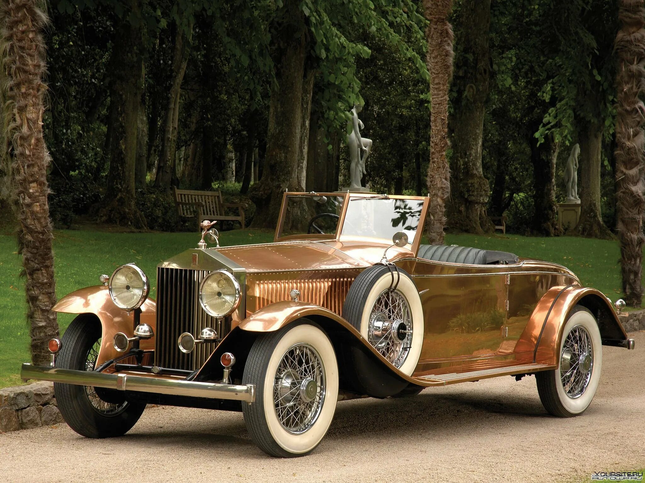 Дорогой старый автомобиль. Роллс Ройс 1930. Rolls-Royce Phantom II 1930. Rolls-Royce Phantom II. Автомобили Роллс Ройс ретро.