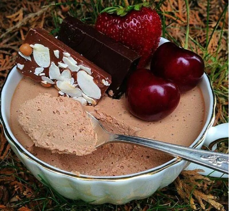 Шоколадное суфле. Шоколадно творожное суфле. Десерт из молока и шоколада. Шоколадный десерт суфле.
