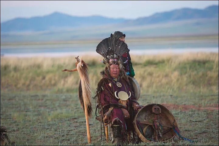 Шаман шатунова. Хакасы шаманизм. Алтай полеводка шаман. Шаман шатунова. Людмила кобежикова шаманка.