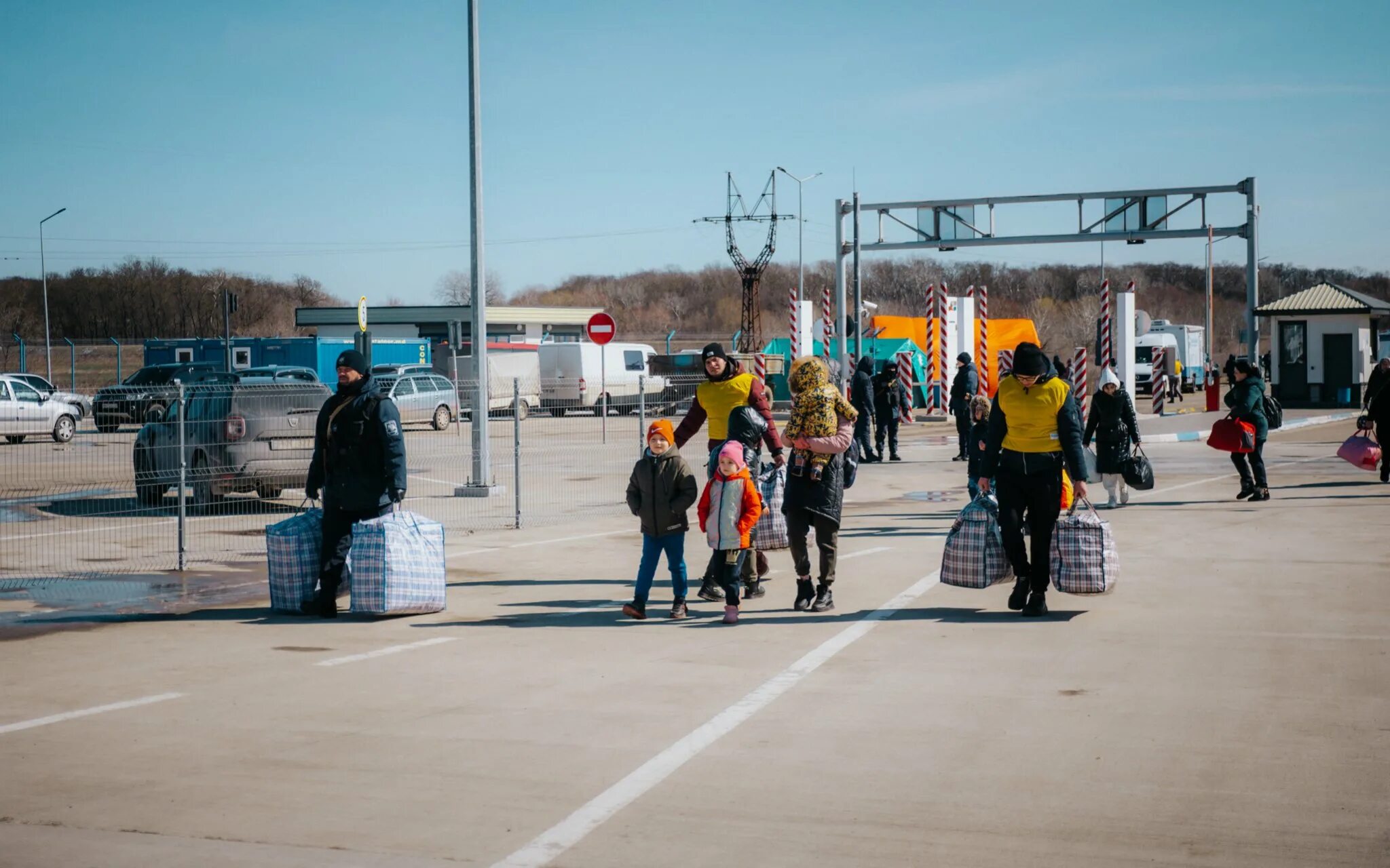 Пересекли украинскую границу. Пересекли украинскую границу. Пограничный пункт пропуска. Пересечение границы с украиной. Граница крыма и украины армейск.