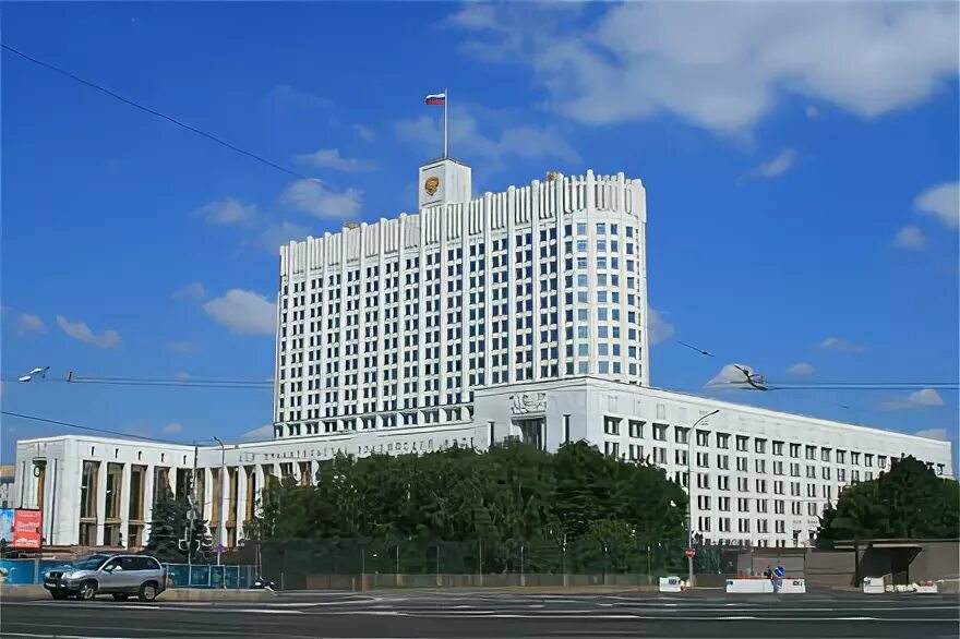 знамя россии на здании правительства рф. дом правительства российской федерации 2020. здания органов государственной власти. госдума рф 1993 здание. исполнительная власть в рф правительство рф.