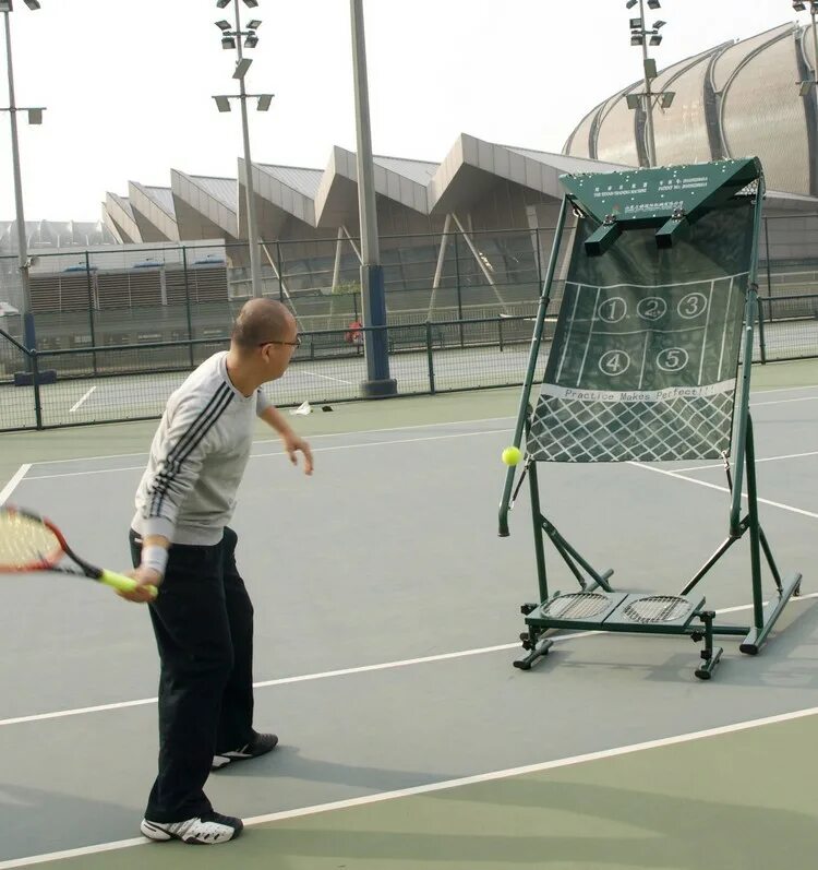 Тренажер для большого тенниса. Теннисный тренажер для большого тенниса. Тренажер для тенниса большого отработка удара. Тренажер для тенниса большого мяч на палке. Теннисный тренажер