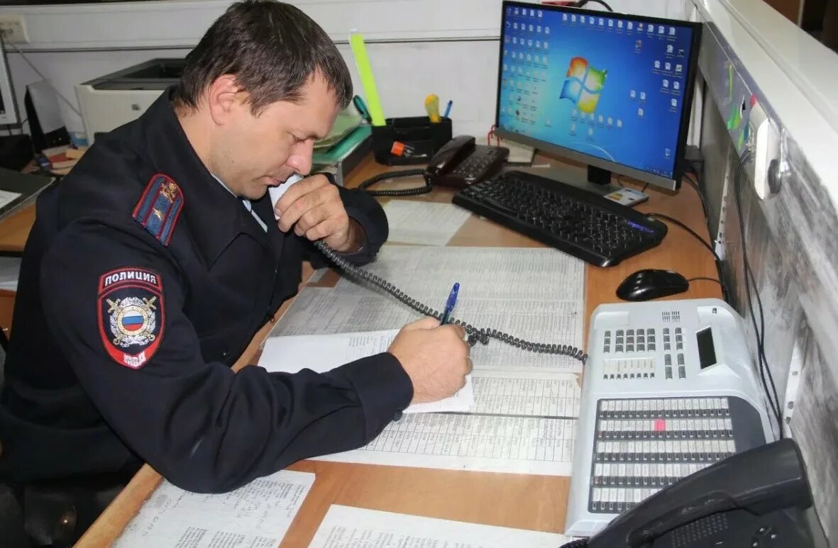 Дежурный отдела полиции. Оперативный дежурный. оперативный дежурный овд. оперативный дежурный мвд. дежурные части полиции.