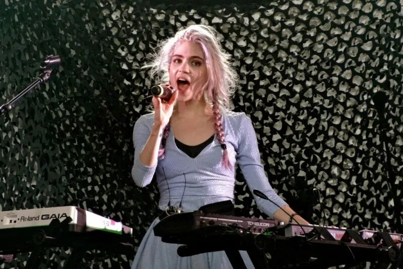 Grimes 2022. Включи гримс. Граймс. Grimes 2014. Grimes певица.