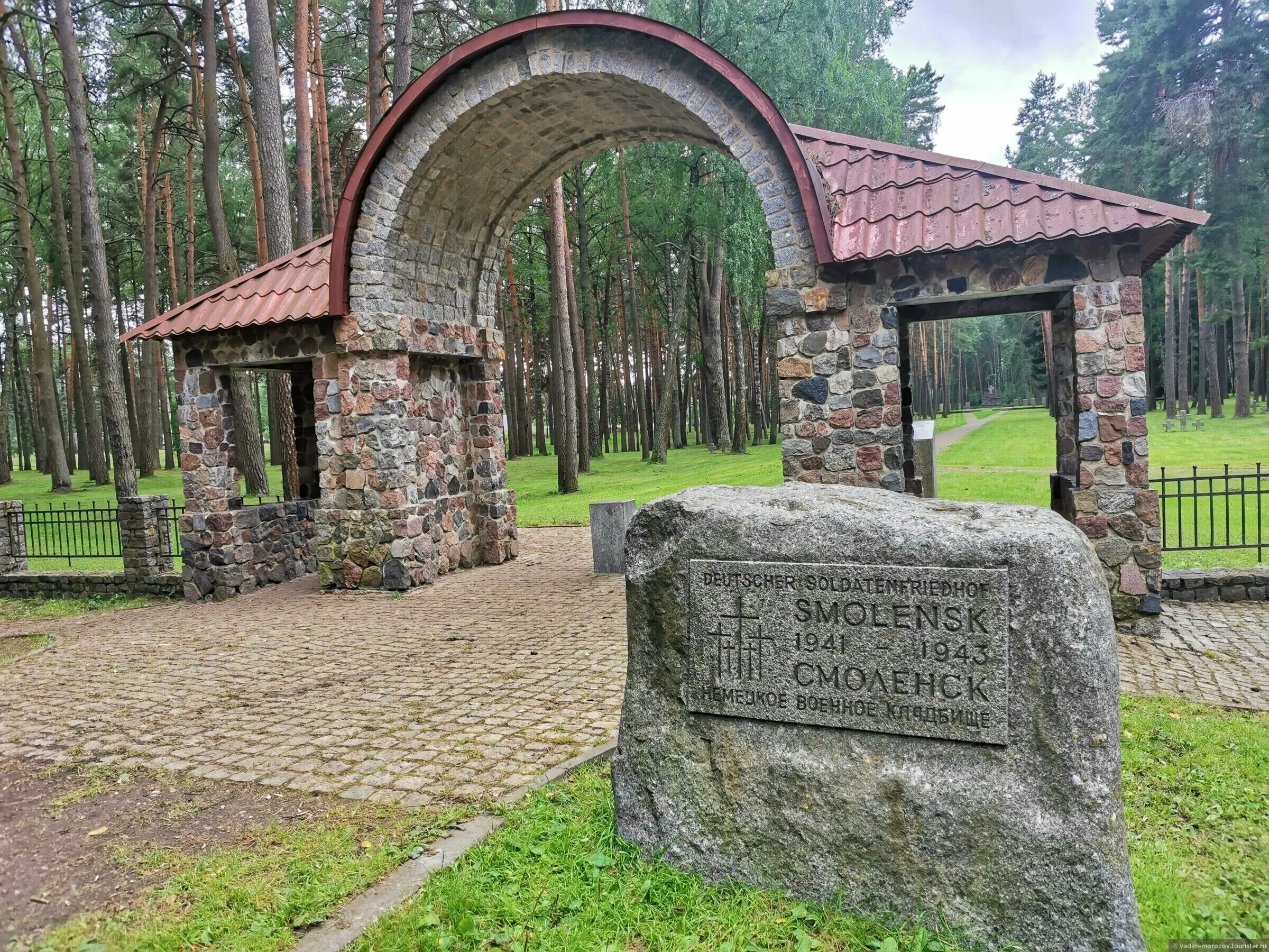 Гнездовские курганы музей заповедник. Музей-заповедник гнездово смоленск. Музей-заповедник гнездово смоленск. Музей-заповедник гнёздовские курганы. Гнёздово археологический комплекс.