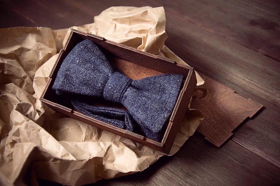 Упаковка для галстука. Стильный галстук. Коробки для галстуков подарочные. Галстуки в подарок. Упаковка для галстука.