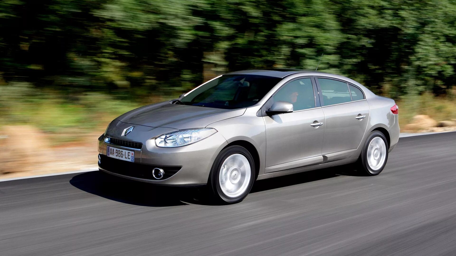 Renault fluence 1. Renault Fluence 2009. Reno Fluence 1 поколение. Renault Fluence i (2009—2013) седан.