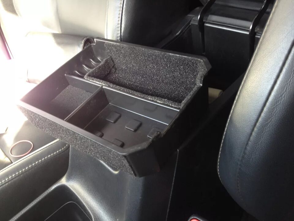 Предохранитель в подлокотник raf4 2009. Подлокотник тойота рав 4 1 поколения. Подлокотник toyota vitz 1. Подлокотник рав 4. Переходник для подлокотника toyota rav 4.