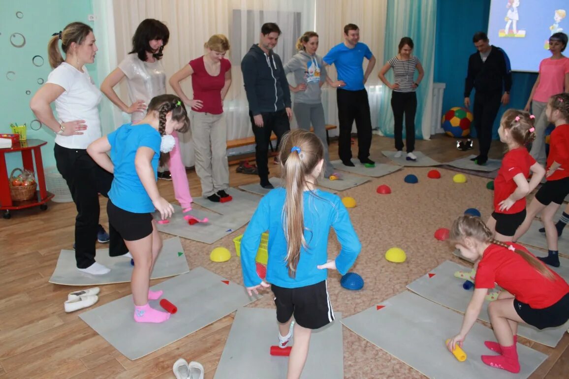 Инструктор по физической культуре в ДОУ. Инструктор по ФК В ДОУ. Занятие по физкультуре в ДОУ. Открытое занятие по физкультуре в детском саду. Инструктор по физической культуре конкурсы