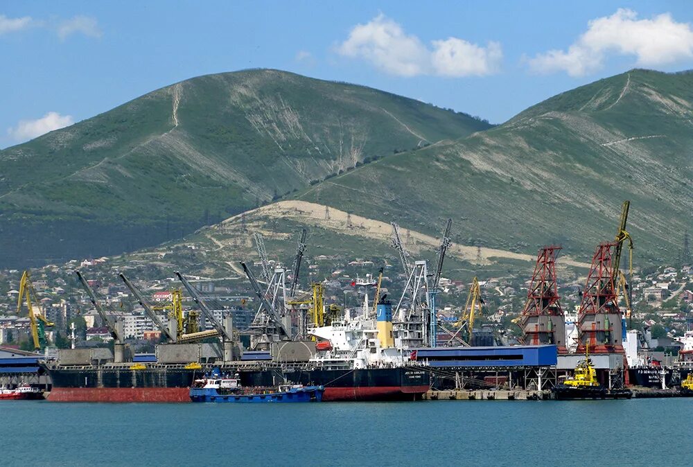 Город порт крупнейший. Морской порт Новороссийск. Краснодарский край порт Новороссийск. Торговый порт Новороссийск. Новороссийск морской торговый порт.