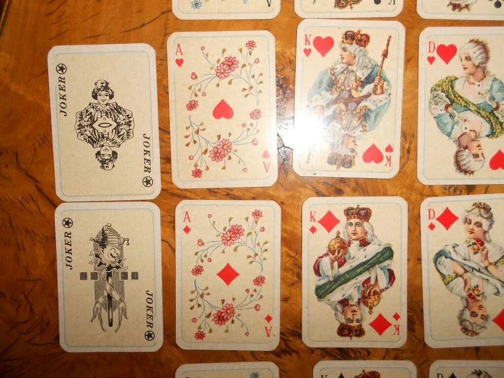 миниатюры игральных карт. маленькие карты игральные. карта крошечных. маленькие карты игральные. карта крошечных.